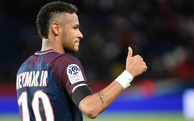 BET5体育热评-加纳队球迷高唱战歌震撼全场